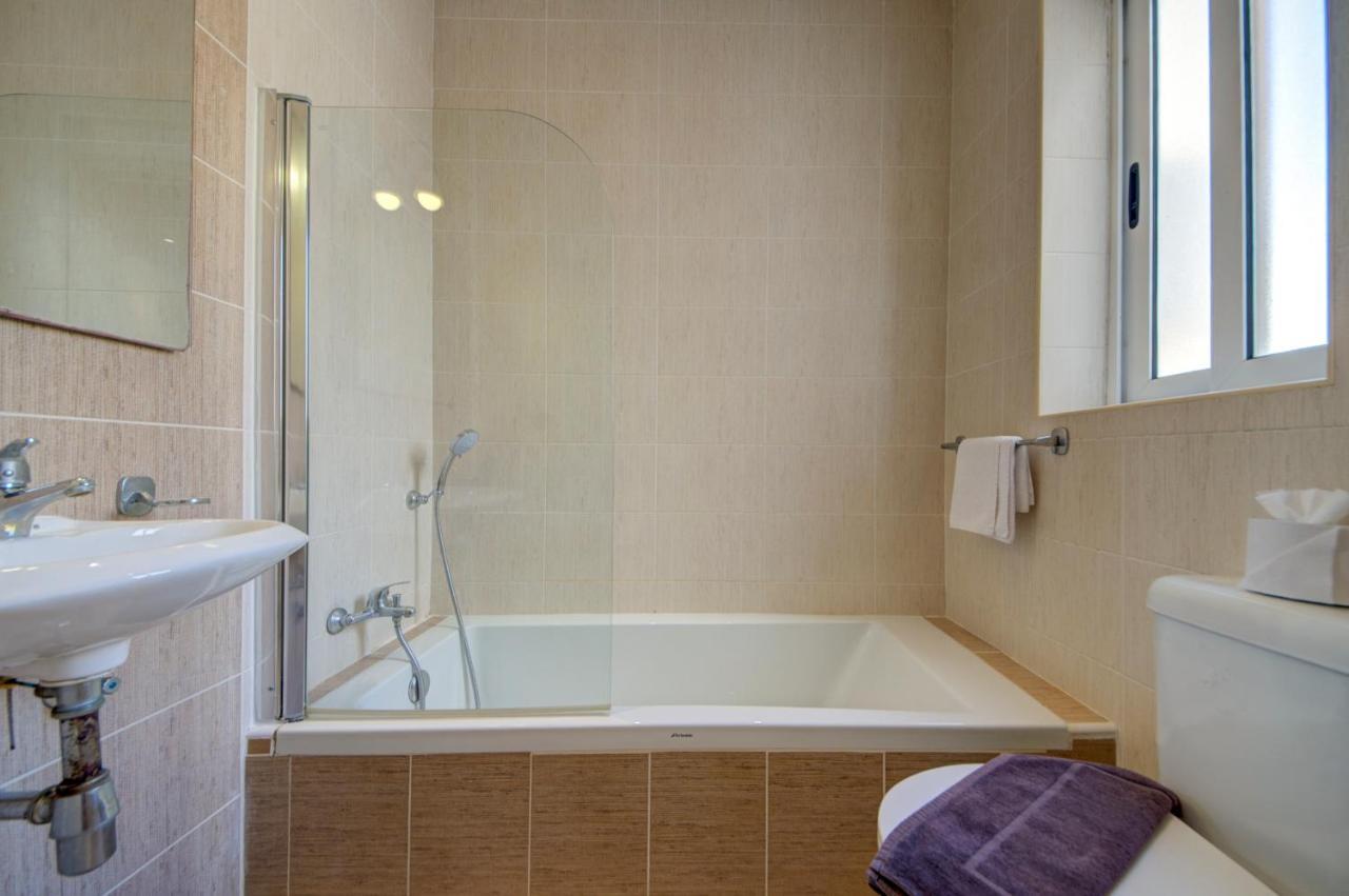 Sapphire Court 2 Bedroom Apartments By Shortletsmalta Sliema Exterior photo